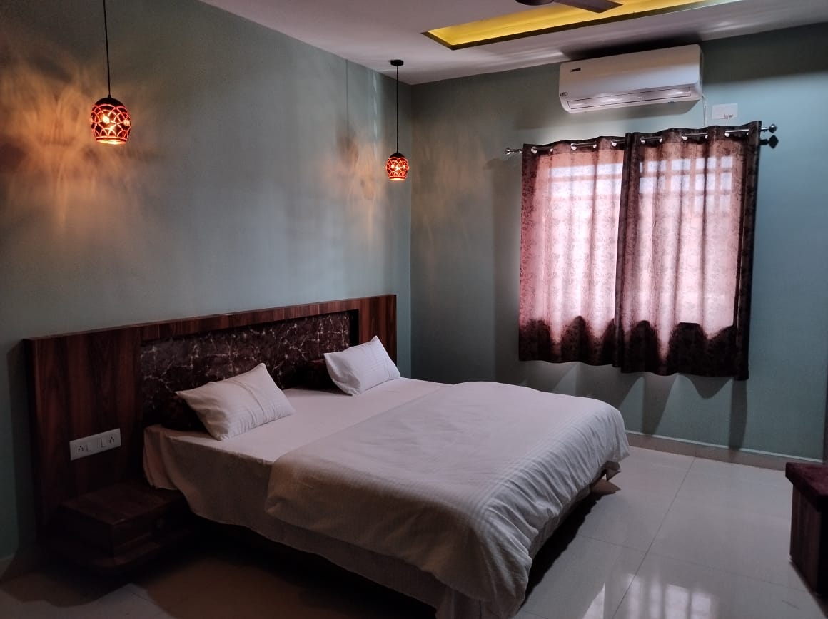 luxuriousstay-hotelpoonamplaza-grobizz.in-1