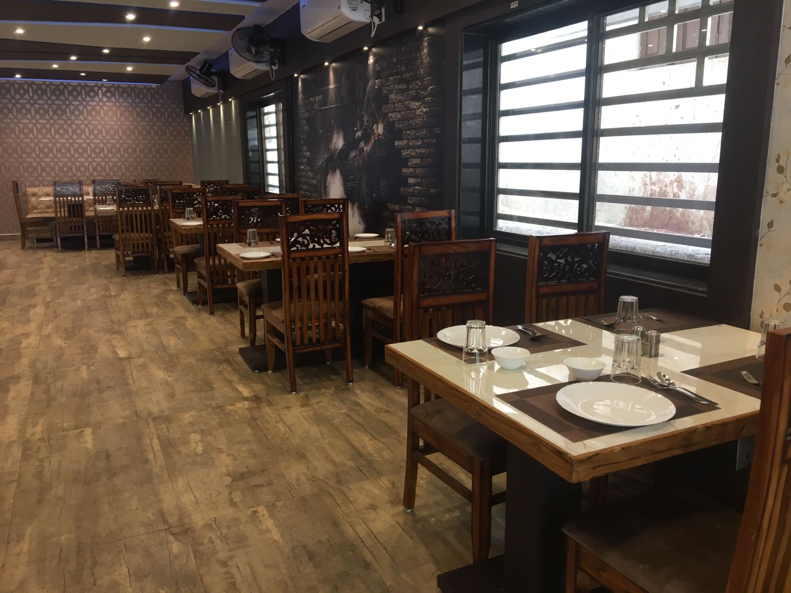 restaurant-hotelpoonamplaza-grobizz.in-3