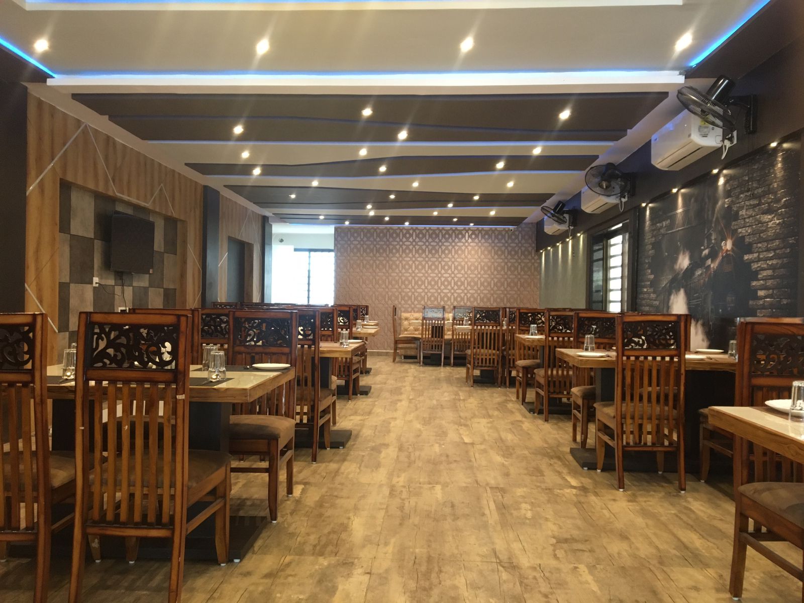 restaurant-hotelpoonamplaza-grobizz.in-4