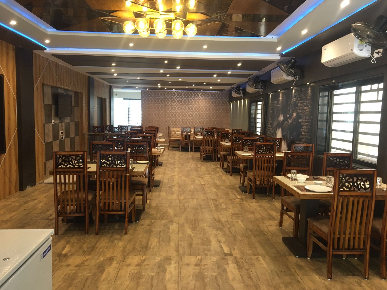 restaurant-hotelpoonamplaza-grobizz.in-7