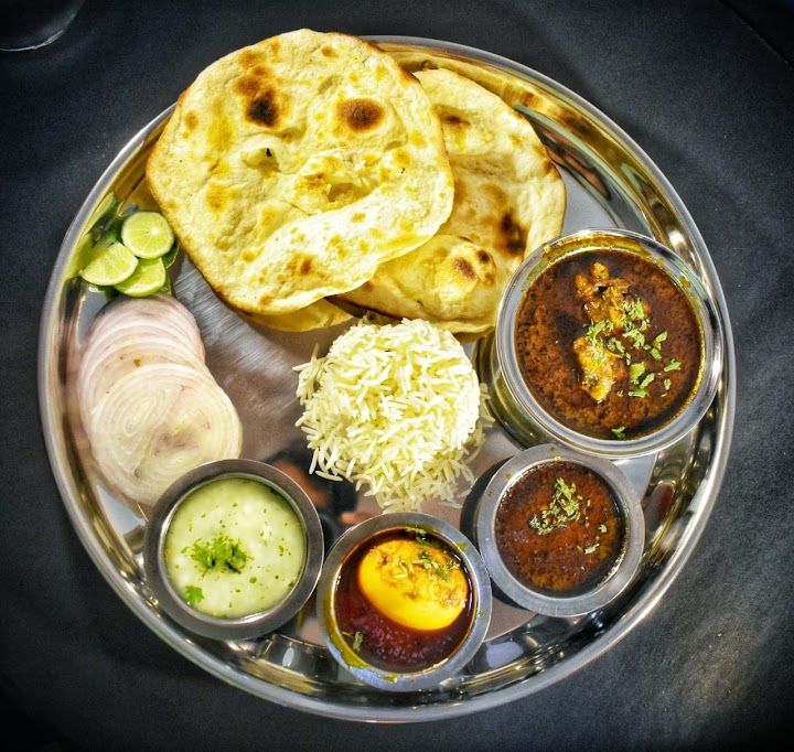 foodoverview-sandysguruhotelpeshwa-grobizz.in-2
