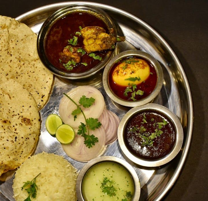 foodoverview-sandysguruhotelpeshwa-grobizz.in-8